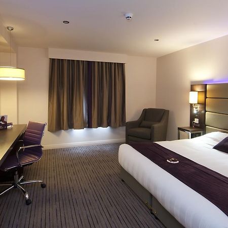 Premier Inn Basingstoke West Buitenkant foto