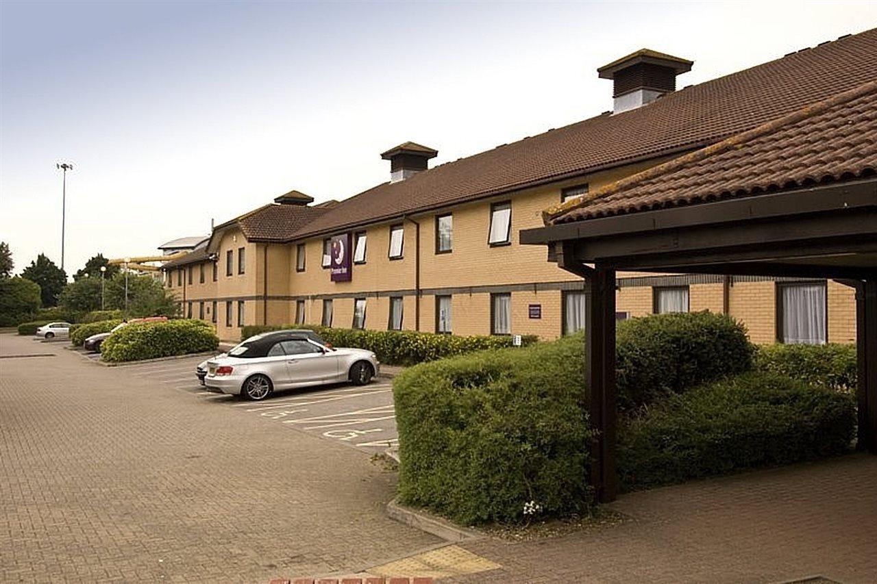 Premier Inn Basingstoke West Buitenkant foto