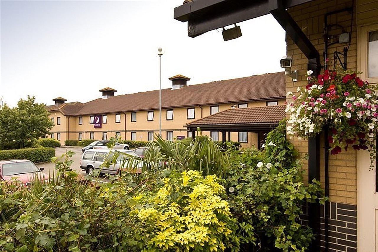 Premier Inn Basingstoke West Buitenkant foto