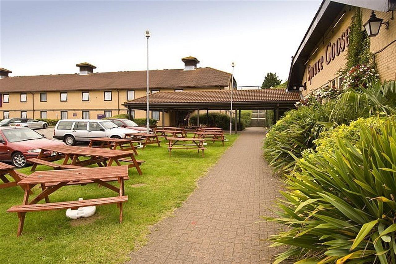 Premier Inn Basingstoke West Buitenkant foto