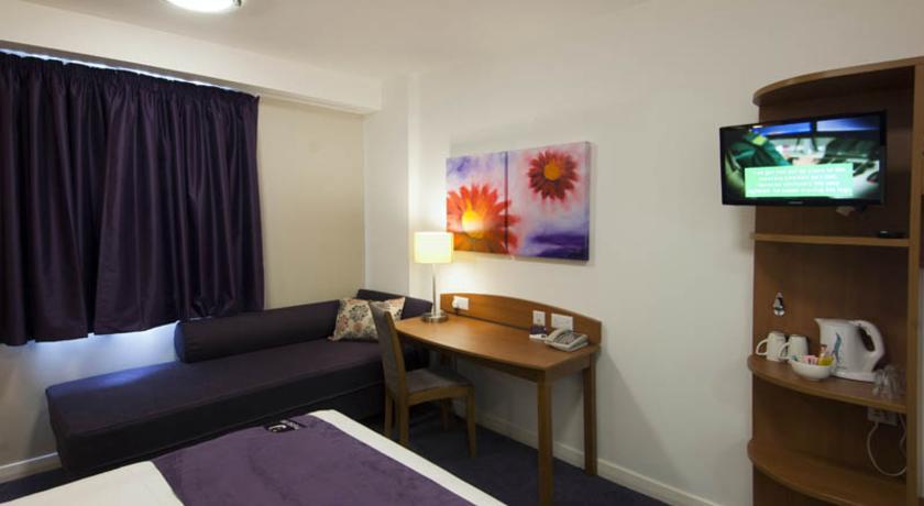 Premier Inn Basingstoke West Buitenkant foto