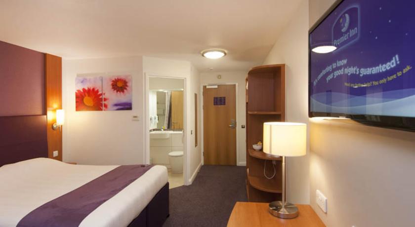Premier Inn Basingstoke West Buitenkant foto