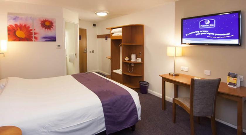 Premier Inn Basingstoke West Buitenkant foto