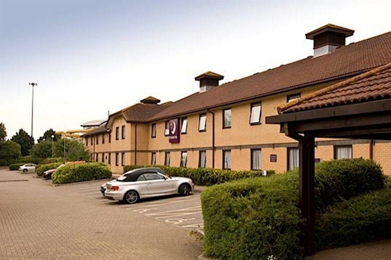 Premier Inn Basingstoke West Buitenkant foto