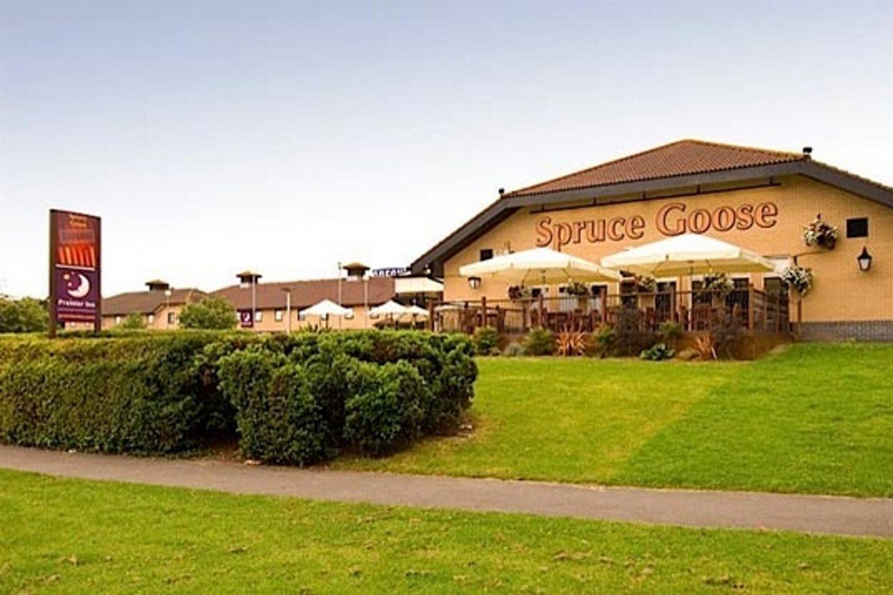 Premier Inn Basingstoke West Buitenkant foto