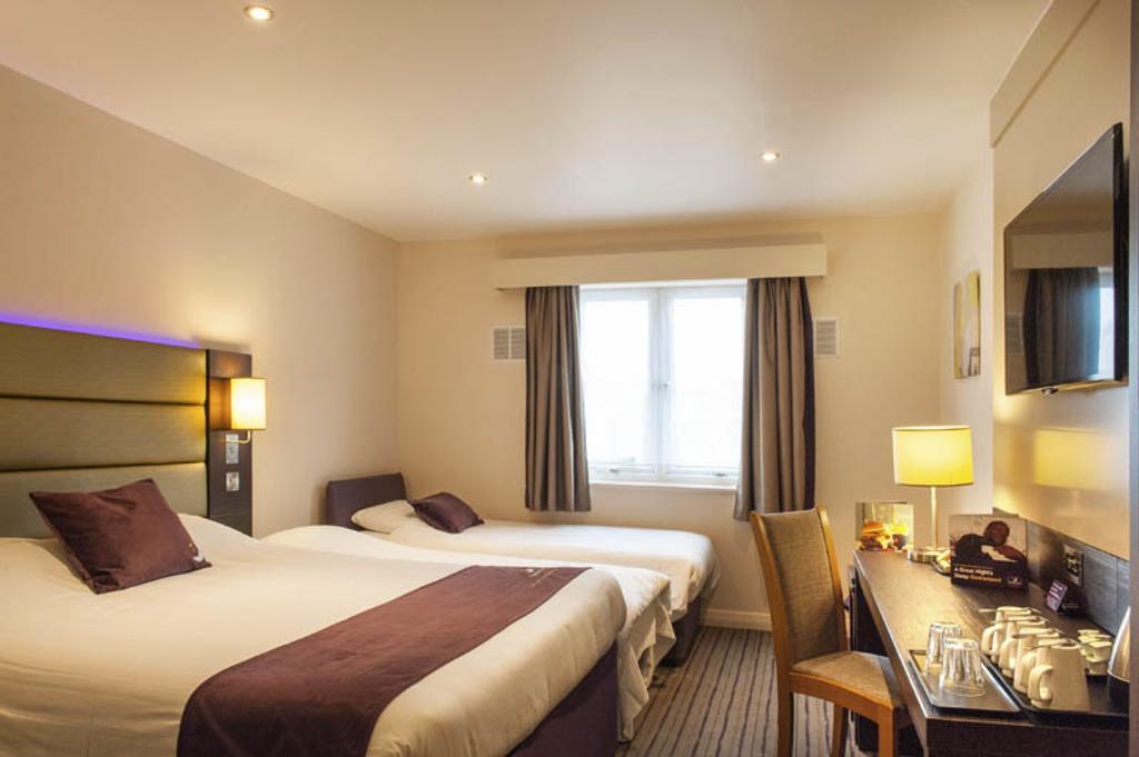 Premier Inn Basingstoke West Buitenkant foto