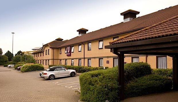 Premier Inn Basingstoke West Buitenkant foto